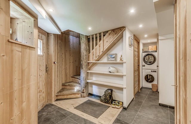 Rustic chalet for 12, 5 rooms, Wifi in Tignes
