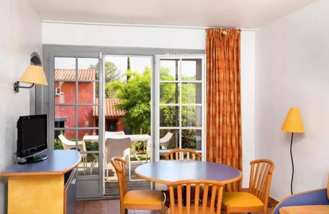 SOWELL RESIDENCES Green Oaks * - Studio 2 People