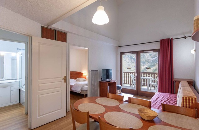 Spacious duplex with south terrace - 7 guests