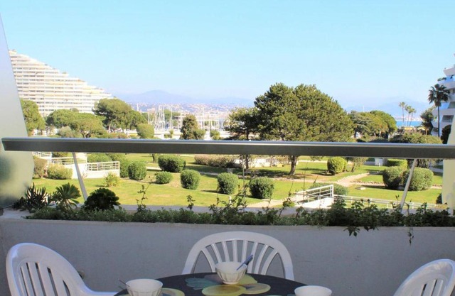 Studio Moderne avec Terrasse, Plage à 150m, Clim, Jardin et Tennis - FR-1-252A-5