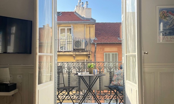 Nice City Centre Apartment | 08. A beautiful and roomy bourgeoise apartment in Nice with top location