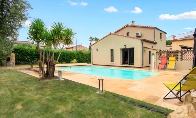 Mandelieu-La-Napoule Villa | 124 m² Villa ∙ 4 bedrooms ∙ 8 guests