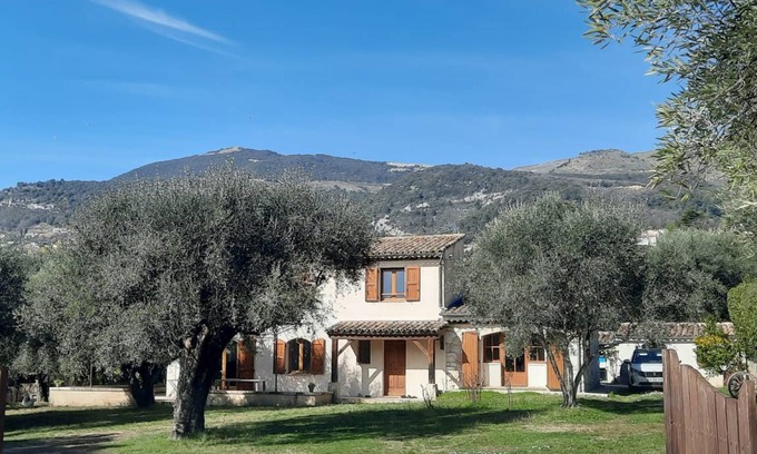 Tourrettes-sur-Loup House | 130 m² House ∙ 3 bedrooms ∙ 8 guests