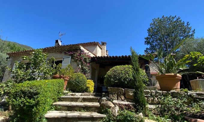 Tourrettes-sur-Loup House | 140 m² House ∙ 3 bedrooms ∙ 6 guests