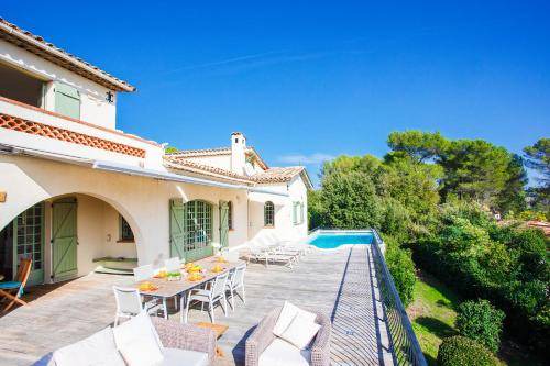 Roquefort-les-Pins Villa | 150 m² Villa ∙ 3 bedrooms ∙ 7 guests