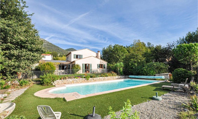 Saint-Jeannet House | 180 m² House ∙ 5 bedrooms ∙ 12 guests