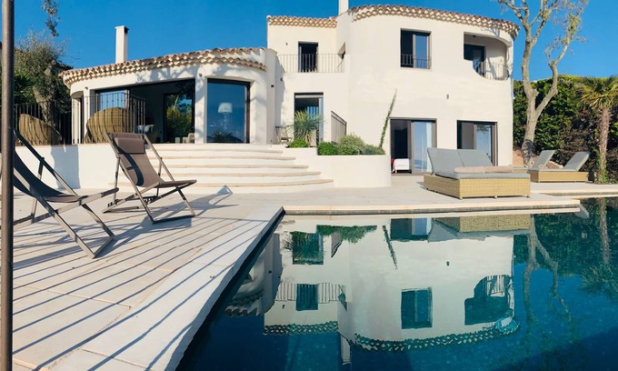 Mandelieu-La-Napoule Villa | 200 m² Villa ∙ 4 bedrooms ∙ 8 guests