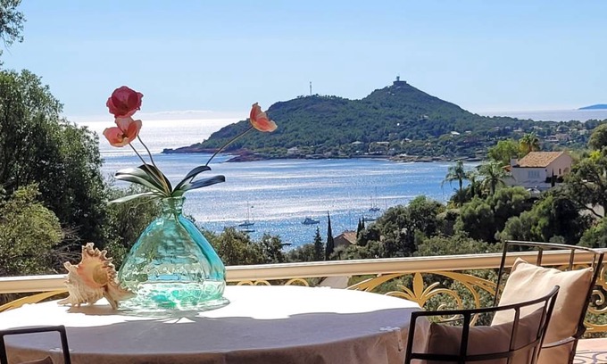 Saint-Raphael Villa | 200 m² Villa ∙ 3 bedrooms ∙ 6 guests