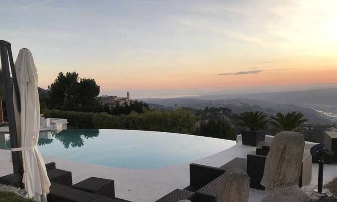 Aspremont House | 220 m² House ∙ 3 bedrooms ∙ 8 guests