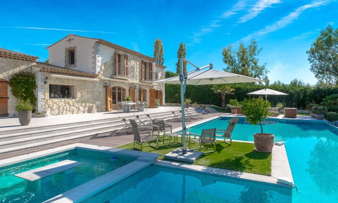 Chateauneuf-Grasse Villa | 250 m² Villa ∙ 7 bedrooms ∙ 10 guests