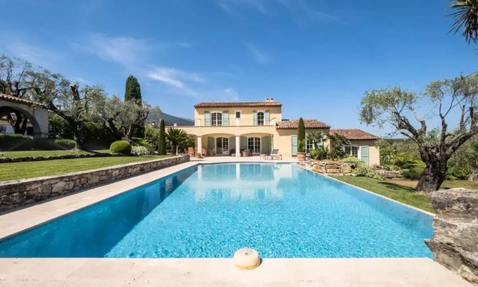 Roquefort-les-Pins Villa | 280m2 jewel and infinity pool in absolute calm