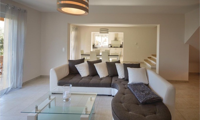 Cabris House | 3 bedroom accommodation in Cabris