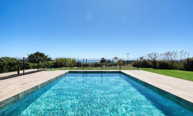 Plage de la Garonnette House | 3 bedrooms | 180° sea view | 2 min town center | swimming pool