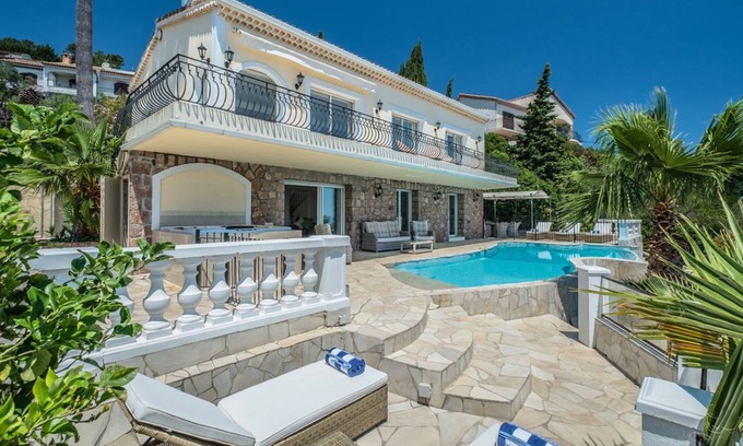 Le Trayas Villa | 300 m² Villa ∙ 4 bedrooms ∙ 8 guests