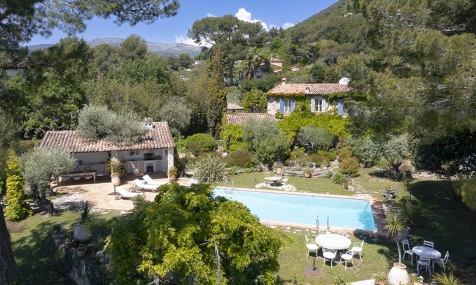 Tourrettes-sur-Loup Villa | 350 m² Villa ∙ 5 bedrooms ∙ 10 guests