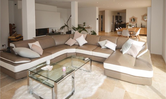Cabris House | 4 bedroom accommodation in Cabris