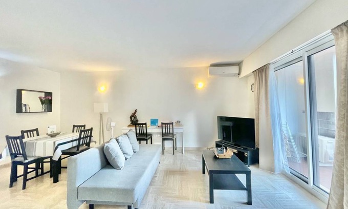 Prado - Republique Apartment | 50 m² Apartment ∙ 1 bedroom ∙ 4 guests