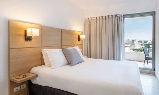 Cros-de-Cagnes Condo | 64 m² Condo ∙ 2 bedrooms ∙ 8 guests