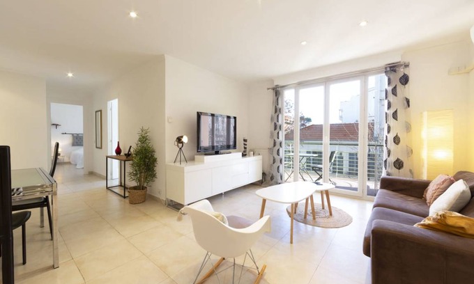 Antibes Old Town Apartment | 69 m² Apartment ∙ 2 bedrooms ∙ 4 guests