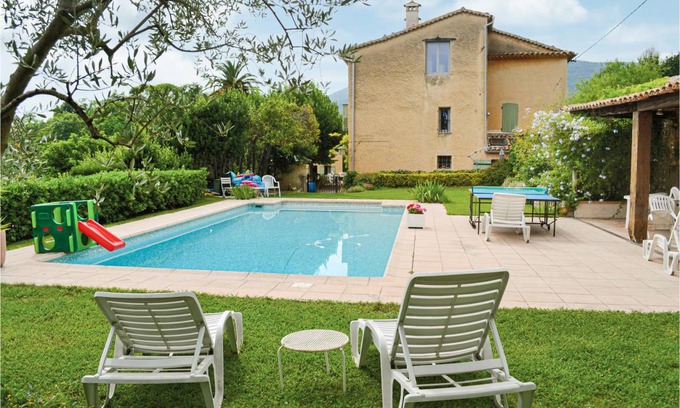 Chateauneuf-Grasse House | 70 m² House ∙ 2 bedrooms ∙ 4 guests