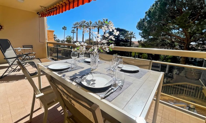 Riou - Petit Juas - Av de Grasse Apartment | 75 m² Apartment ∙ 2 bedrooms ∙ 4 guests