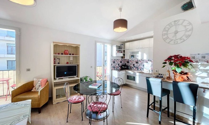 Prado - Republique Apartment | 80 m² Apartment ∙ 3 bedrooms ∙ 7 guests