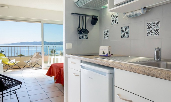 Saint-Raphael Apartment | Air-conditioned studio for 2 near beach and shops with balcony and wifi in Saint-Raphaël