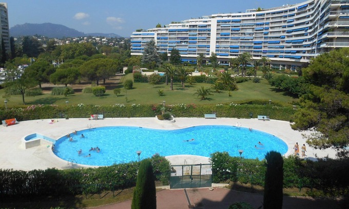 Mandelieu-La-Napoule Apartment | Apartment "Le France" with panoramic view of Cannes Marina