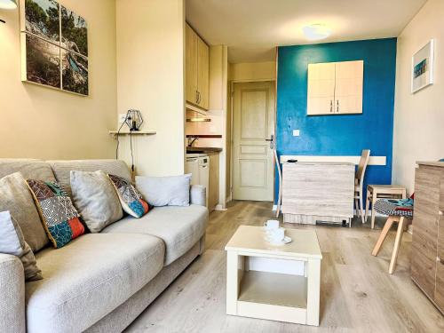 Cap Esterel Apartment | Apartment Village Cap Estérel - L'Esquinade-108 by Interhome