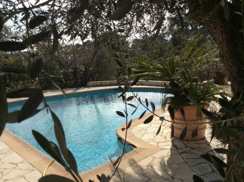 Roquefort-les-Pins House | Appartement rez de jardin de villa avec piscine