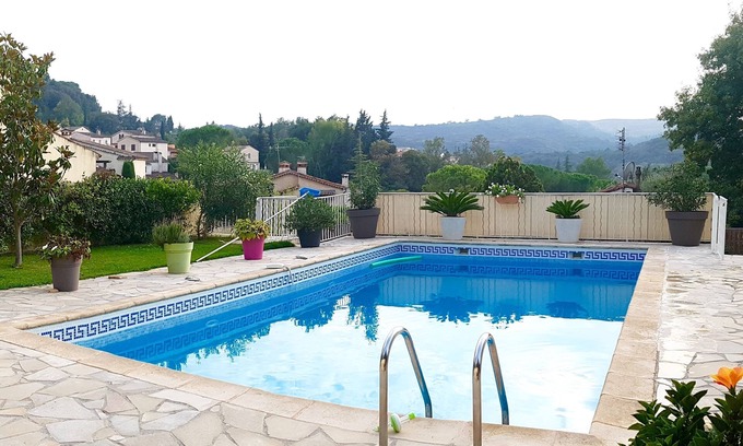 Villeneuve-Loubet House | Beautiful Provencal villa of charm with beautiful views of village and castle