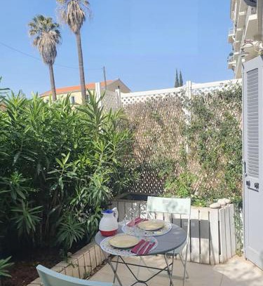 California - Pezou Apartment | CANNES CALIFORNIE, WINTER PALACE, à 2 pas de la rue d'Antibes et des plages de la Croisette