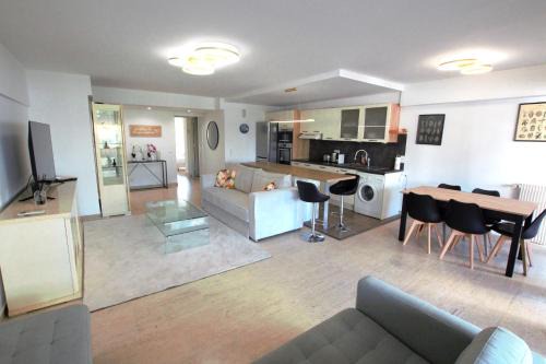 Pointe Croisette Apartment | Cannes Palm Beach - Fully fitted apartment - 2 bedrooms