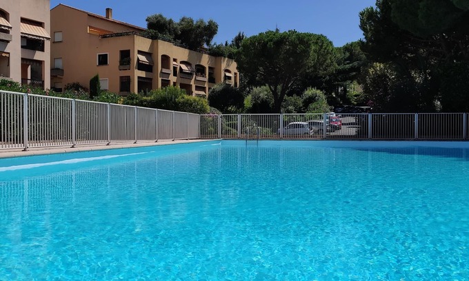 La Croix des Gardes Apartment | Cannes T2 charming, private garden garage, air conditioning, internet wooded environment.