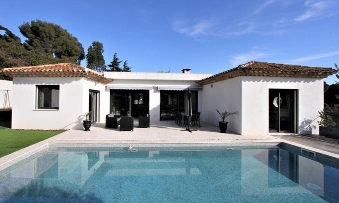 Cavalaire-sur-Mer House | Cavalaire-Sur-Mer: Magnificent villa with swimming pool 800m from the beaches