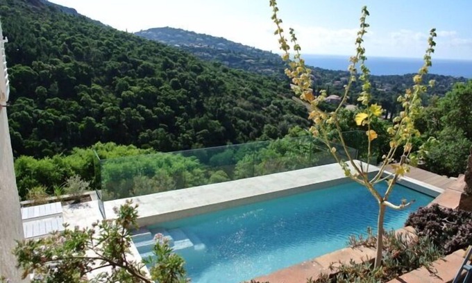 Saint-Raphael Villa | Completely renovated villa for 10 people with a view of the sea and swimming pool