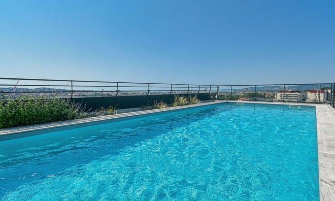 Frejus Apartment | Cosy apartment for 7 guests with pool, WIFI, A/C, TV and terrace