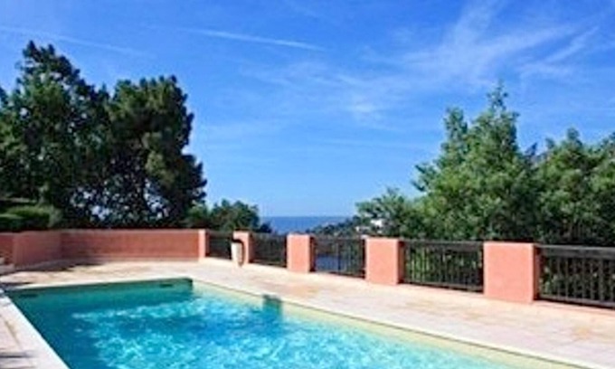 Theoule-sur-Mer Apartment | Homerez - 300 m away from the beach! Appartement for 5 ppl. with shared pool