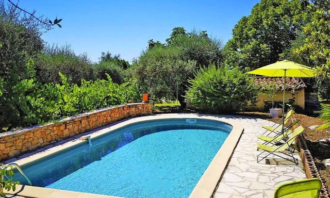 Fayence Villa | Homerez - Villa for 4 ppl. with swimming-pool, garden and terrace at Fayence