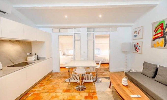 Old Town Apartment | Le Gambetta l Near the Port l Shellter Rentals