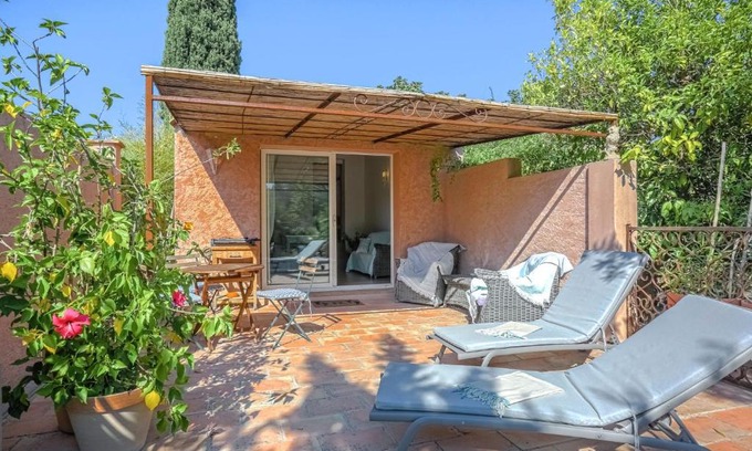 Grimaud House | Lovely Holiday Home in Grimaud near Seabeach
