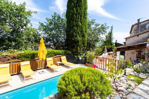 Cagnes-sur-Mer Apartment | Lovely old town house sea view, 1br AC, pool,sauna