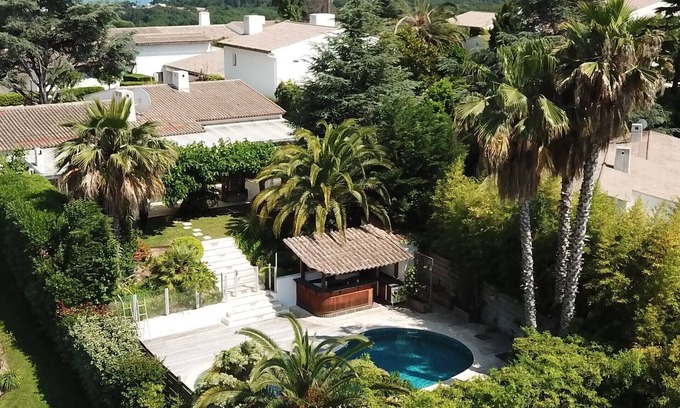 Villeneuve-Loubet Villa | Magnifique Villa 5 Étoiles Dans un Domaine Privé