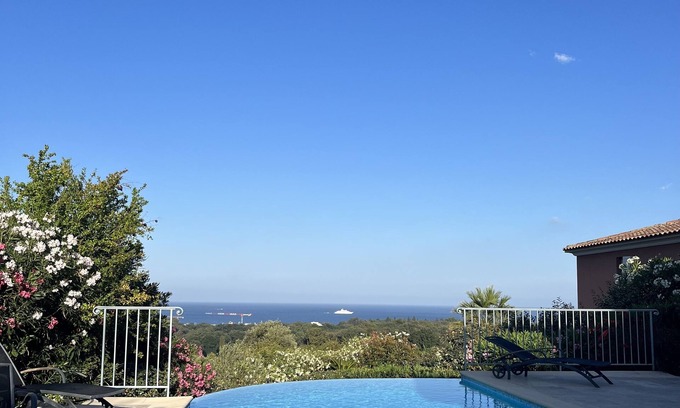 Villeneuve-Loubet Villa | Med View Villa : beautiful infinity pool and spectacular sea views