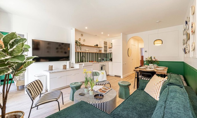 Carabacel Apartment | NEW! Spacious 4BR-3BTH, heart of Nice, AC, elevator
