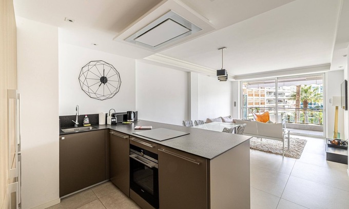 Cannes City Centre Apartment | Ocean Front family apartment at Mondrian Hotel on the Croisette