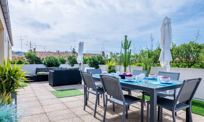 Prado - Republique Apartment | RARE! 120m² ROOFTOP 5-minute walk to downtown