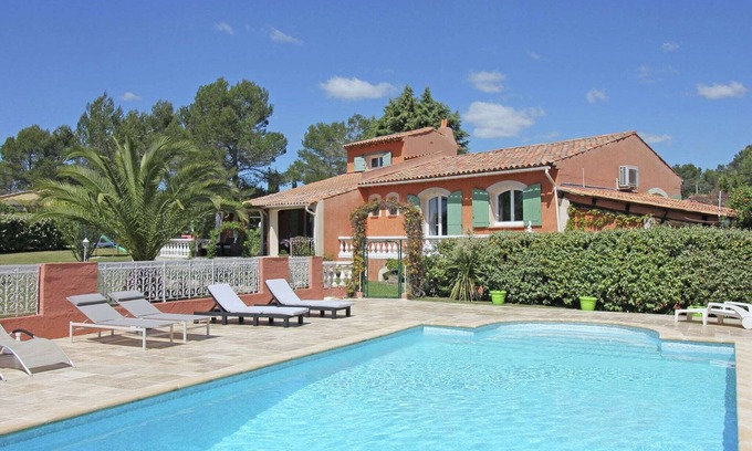 Bagnols-en-Foret Villa | Spacious villa in Bagnols en Foret with private pool