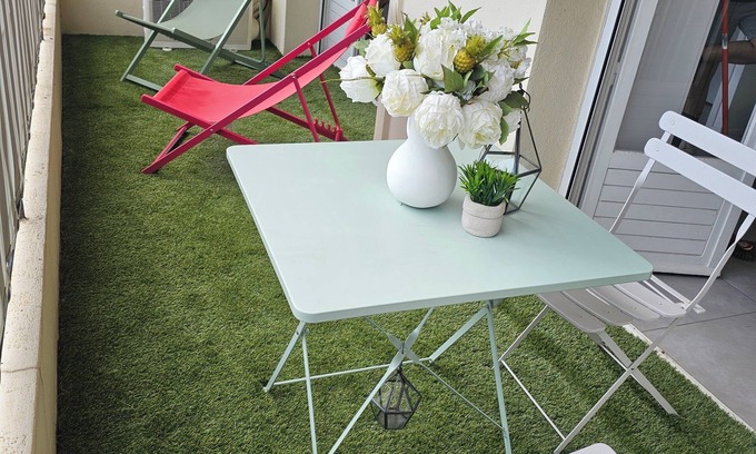 Prado - Republique Apartment | Studio Cannes, Dernier Étage, Grande Terrasse et Aperçu mer