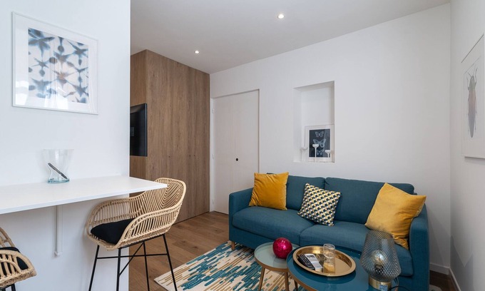 Old Town Apartment | SUPERB RENOVATED APARTMENT 2 steps from the port of SAINT TROPEZ